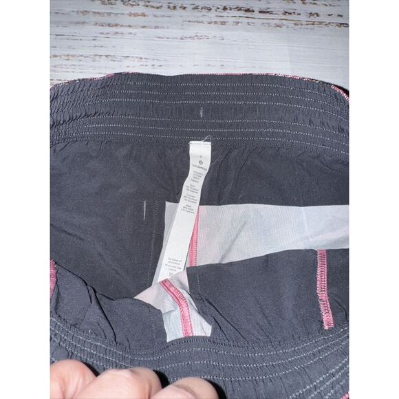 Lululemon Spring Break Away Shorts Sun Dazed Pink Black Drawstring Cuffed Size 2 - Picture 2 of 3